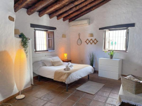 CasaBenadalid. Casa rural con piscina.